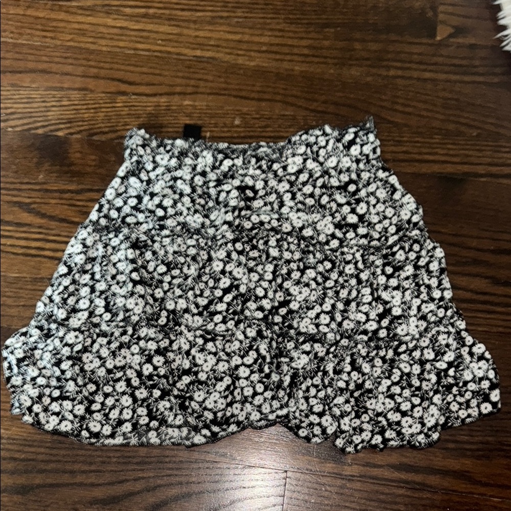 SHEIN Black and White Floral Mini Skirt